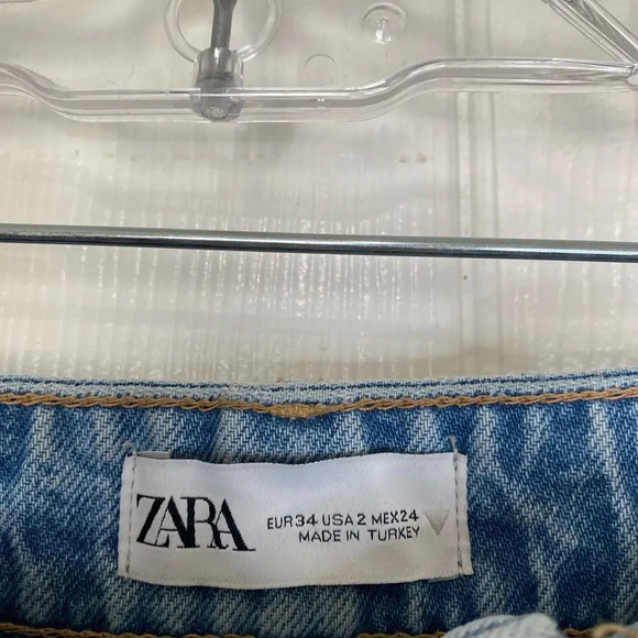ZARA Super High Rise Baggy Mom Jeans Light Wash Trendy Size 2 Distressed - Picture 4 of 7